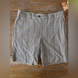 Men's Plaid Flat-Front Shorts in Gray Old Money Classic Spring Summer